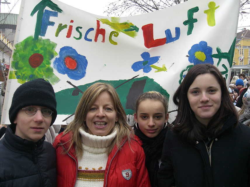 Max Bockryck, Heidi Jursitzky, Nita Bislimi und Bianca Blaim bei einer Demonstration gegen Feinstaub, Foto: Kinderbüro – Die Lobby für Kinder bis 14